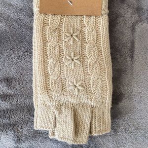 Fingerless gloves